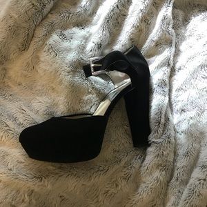 Micheal Kors Platform Heels 🖤